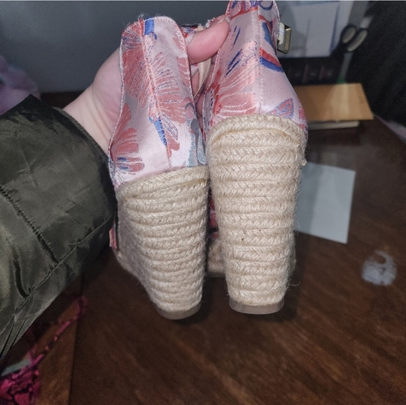 Shoe dazzle 10 floral wedge sandal - Picture 3 of 5